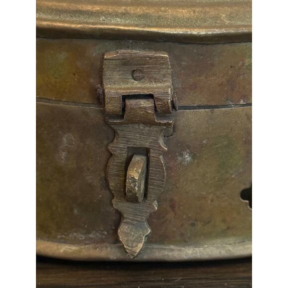 Vintage Brass Cricket Box - Picture 5 of 7